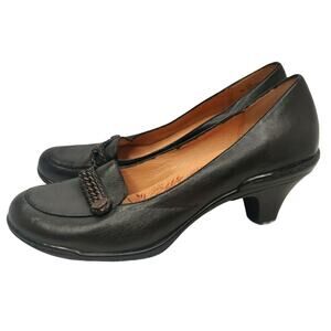 Brown Leather heeled loafer sz 9 by Sofft